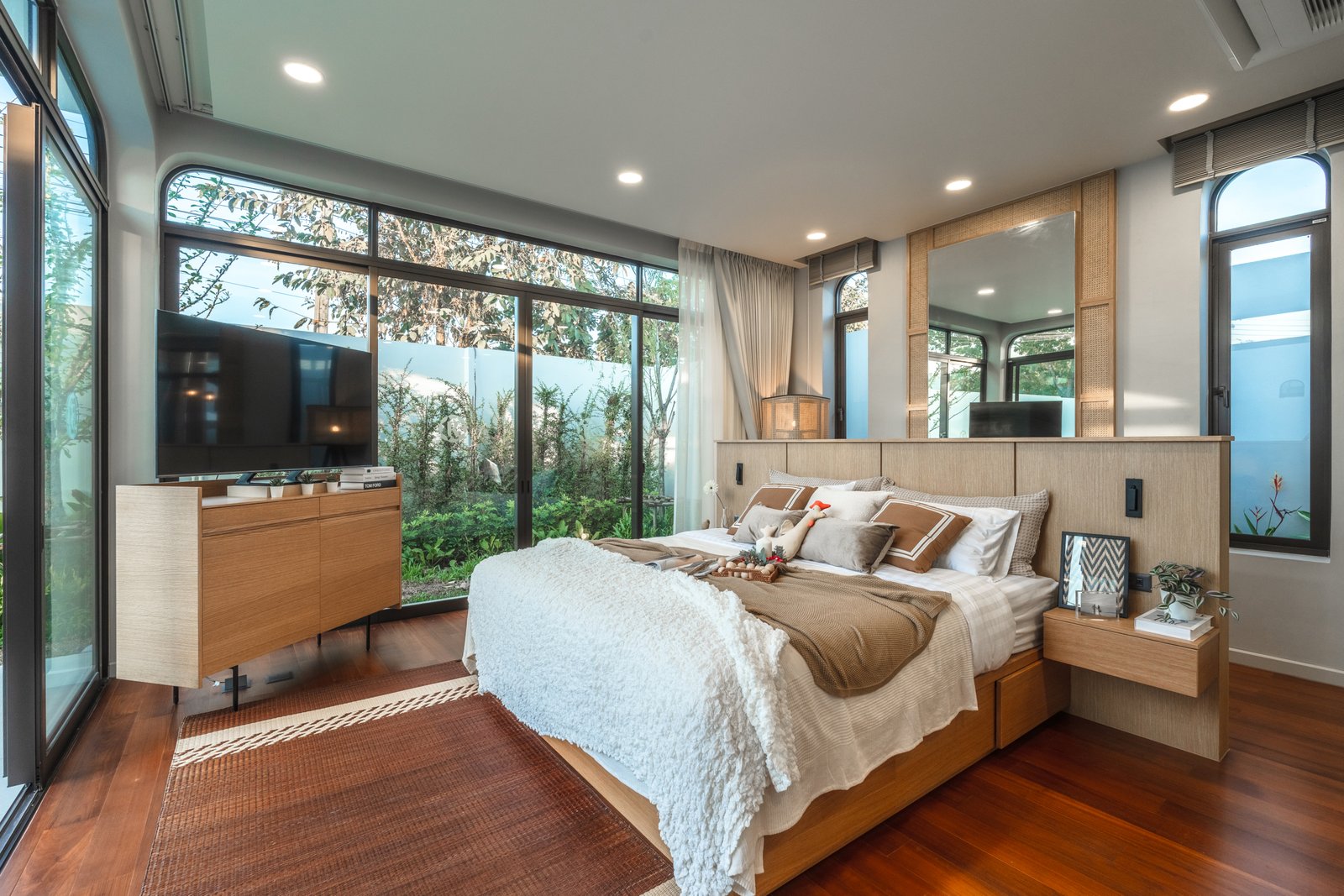 21-Master Bedroom (2)