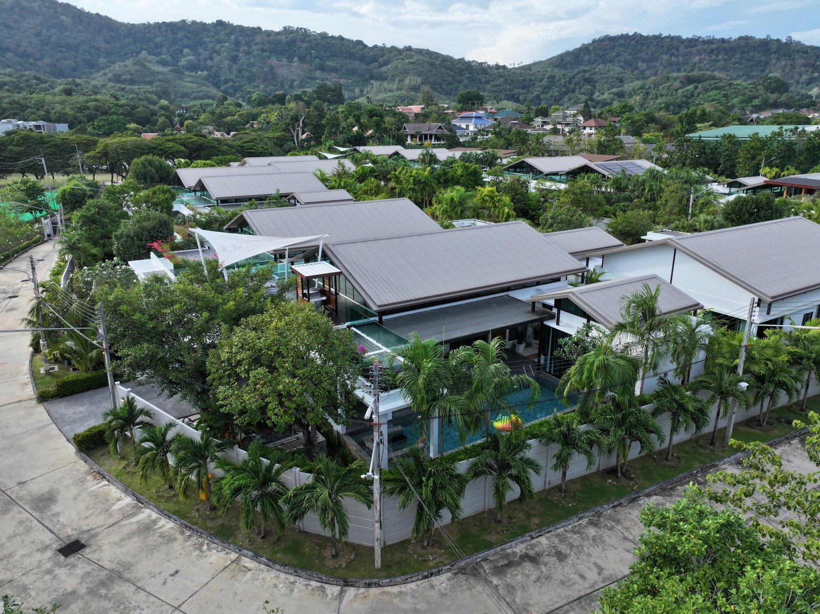 LUXURY POOL VILLA FOR SALE | NAI HARN BAAN BUAL ESTATE | 36,900,000 THB