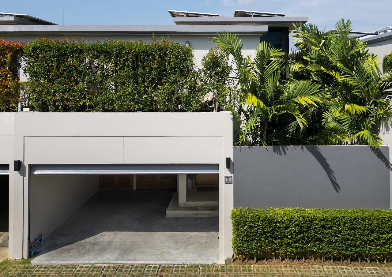 MODERN LUXURY TOWNHOUSE FOR SALE | BANG TAO, PHUKET | 16,900,000 THB Pasak Soi 1, Cheng Talay | Leasehold Ownership